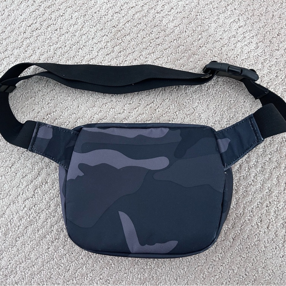 Herschel Supply Company Gray Camouflage Belt Bag - Picture 2 of 3